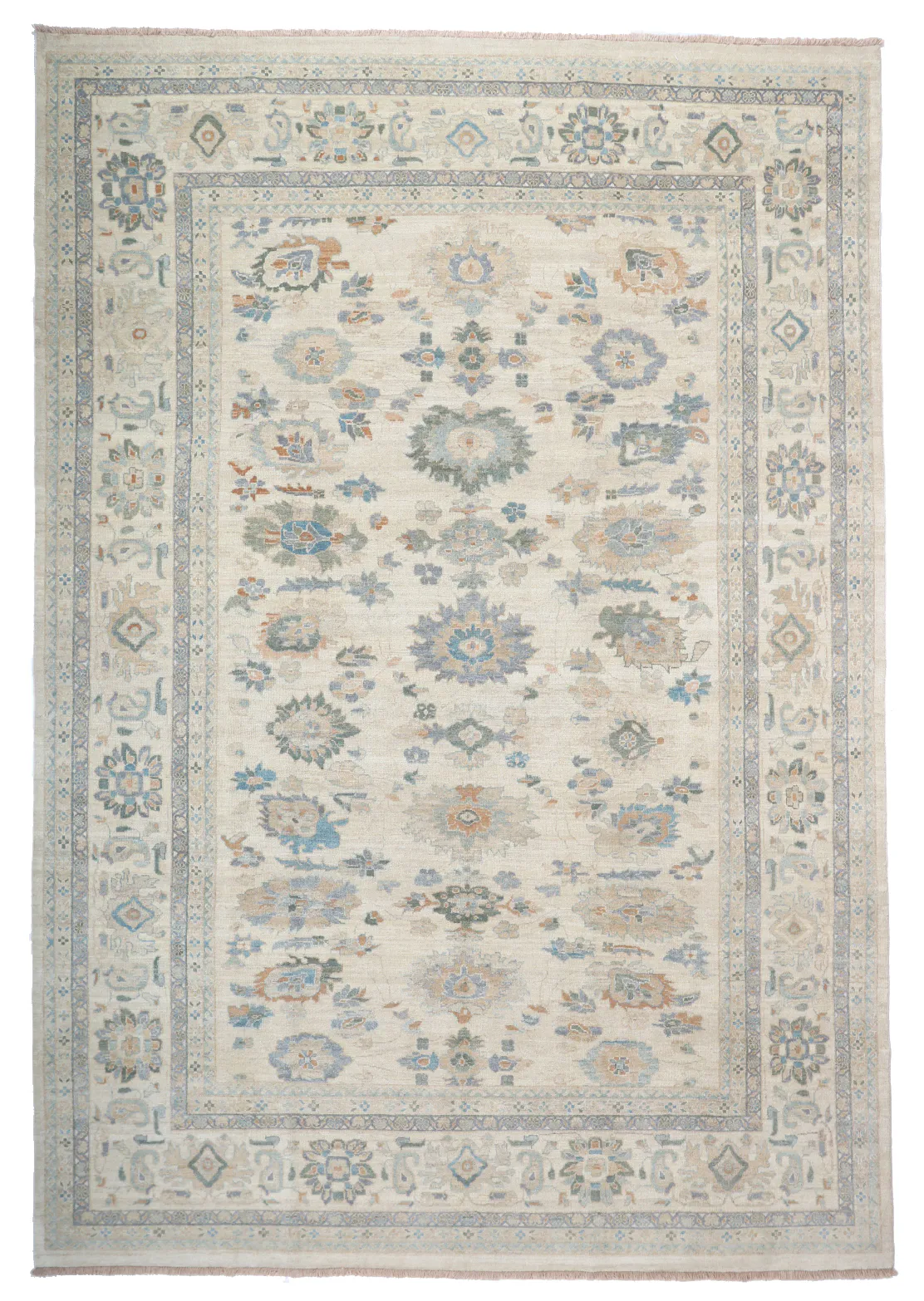 Persian Sultanabad Rug, 423 × 293 cm