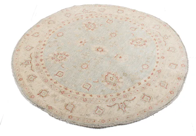 Circular Garous Ziegler design rug, 137 × 134 cm