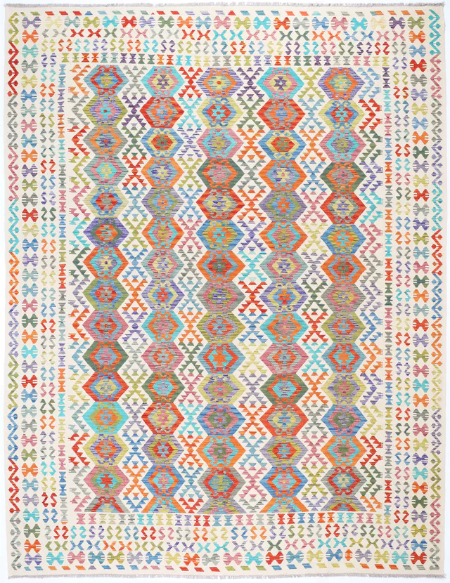 Shirvan Design Kilim, 393 × 305 cm