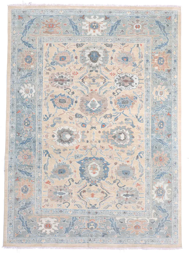 Persian Sultanabad Rug, 300 × 210 cm