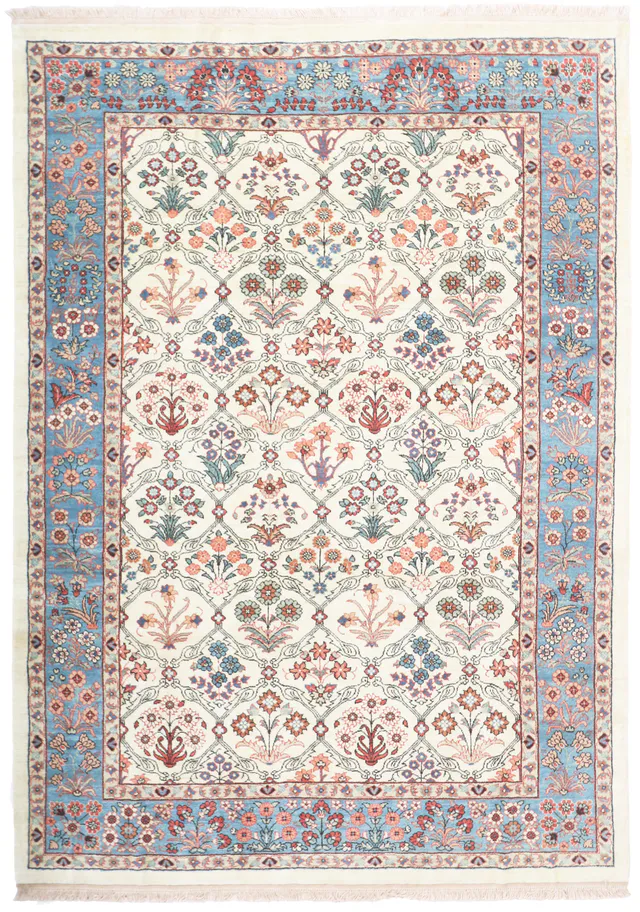 Persian Sultanabad Rug, 255 × 181 cm