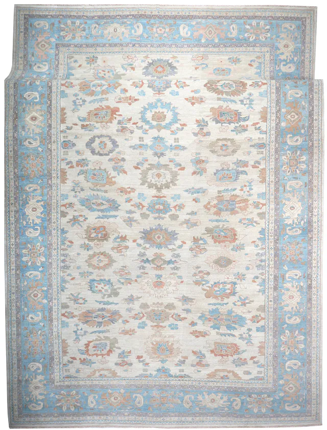 Persian Sultanabad Rug, 585 × 406 cm