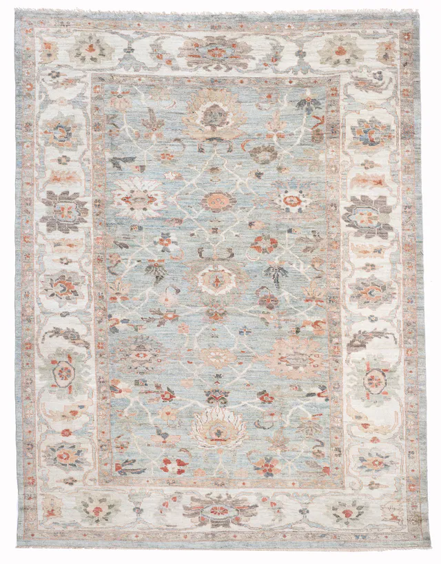 Oriental Sultanabad Rug, 327 × 250 cm