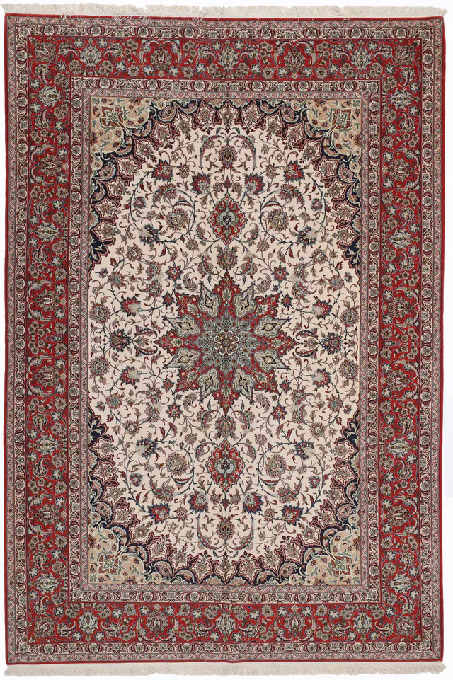 Fine Isfahan rug with silk, 315 × 205 cm