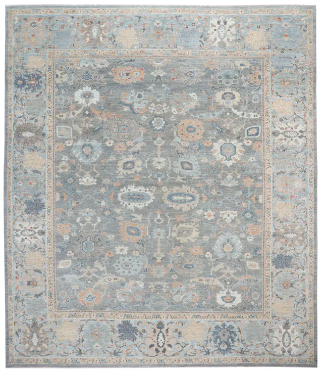 Persian Sultanabad Rug, 450 × 390 cm