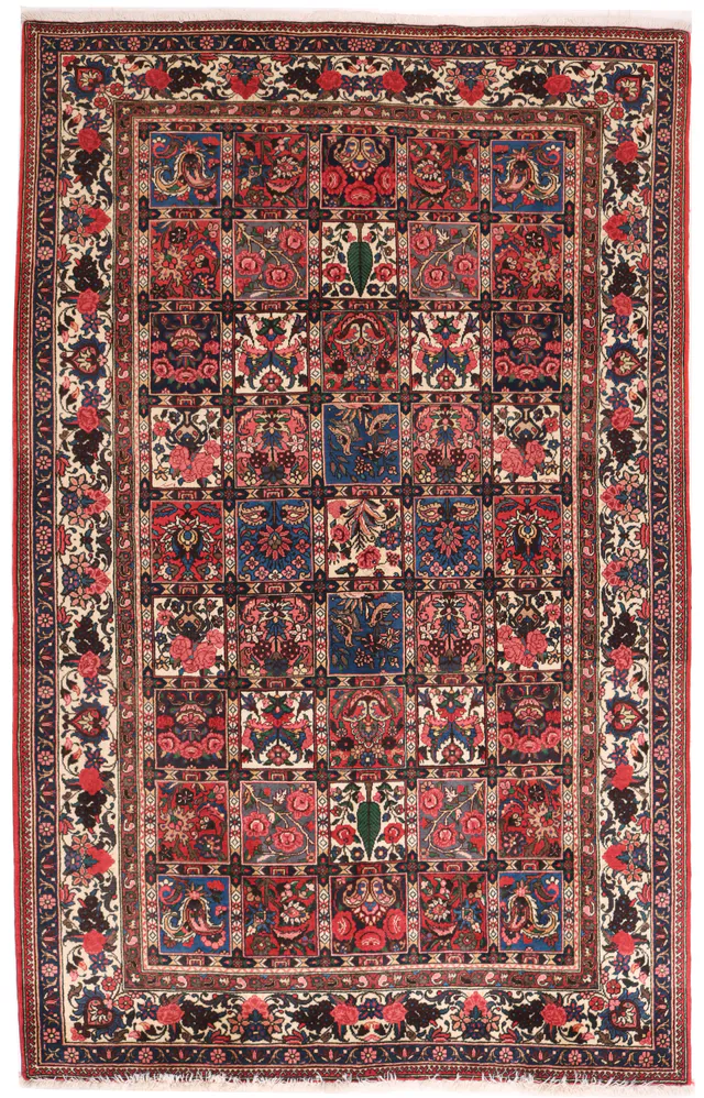 Bakhtiari Rug, 245 × 156 cm