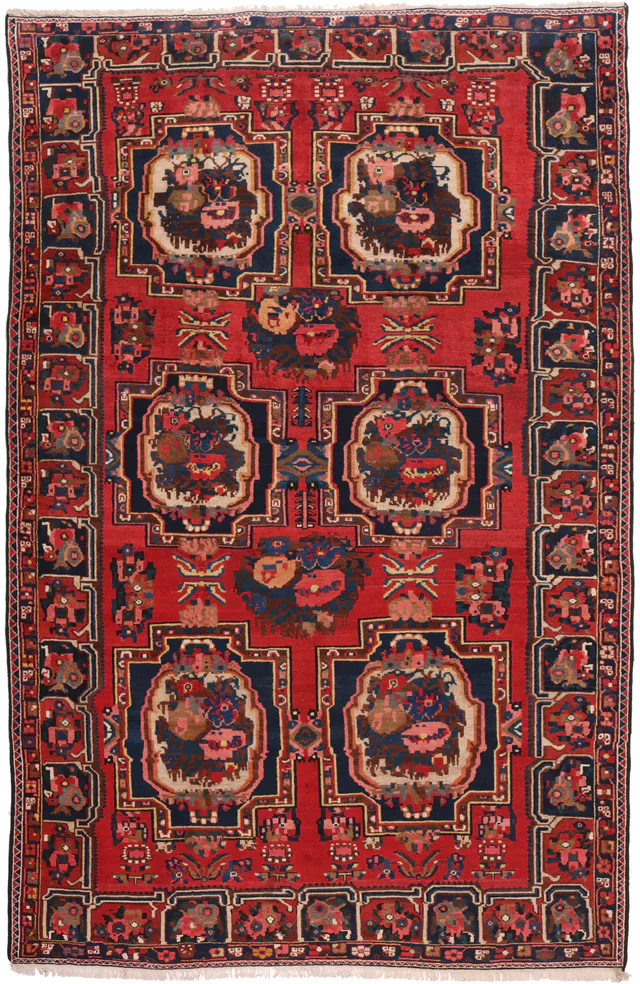 Bakhtiari Rug, 330 × 210 cm