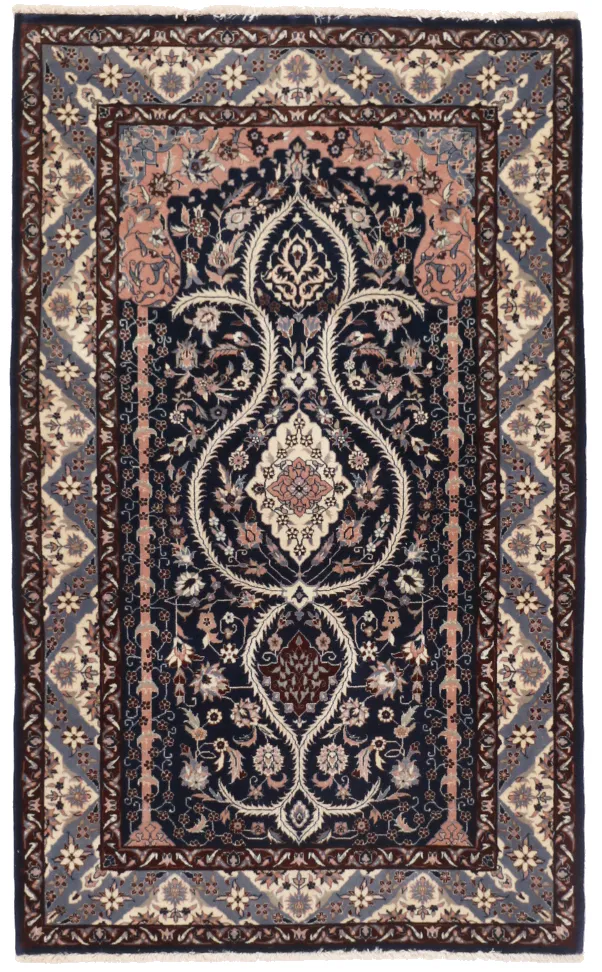 Isfahan Design Rug, 156 × 96 cm