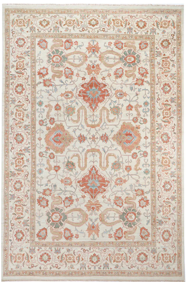 Persian Sultanabad Rug, 411 × 272 cm
