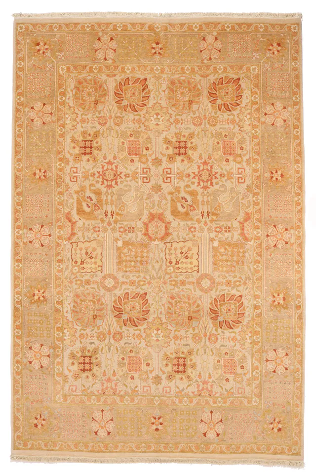 Fine Garous Ziegler design rug, 272 × 182 cm