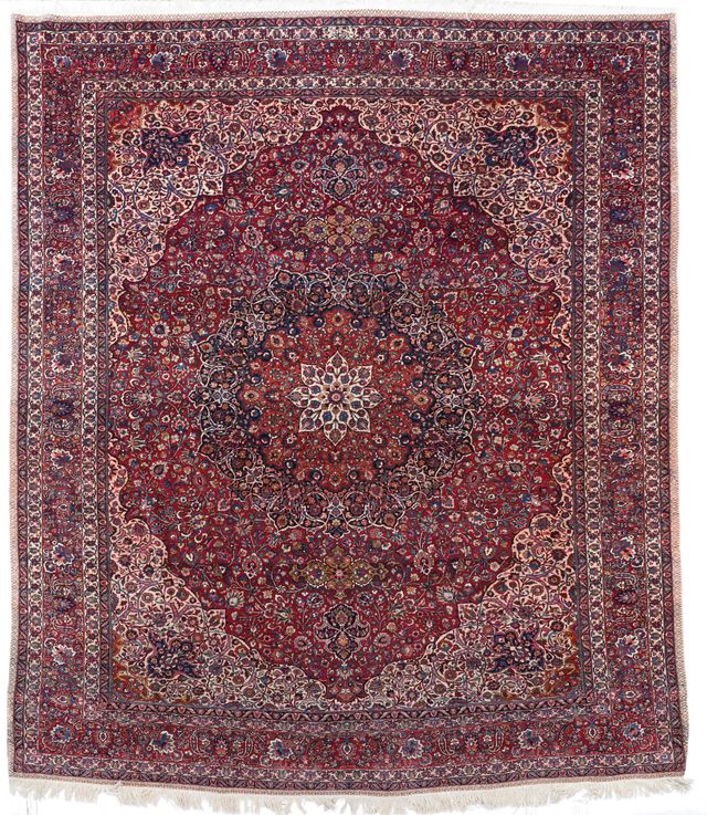 Fine Mashad circa 1920 in, 396 × 315 cm