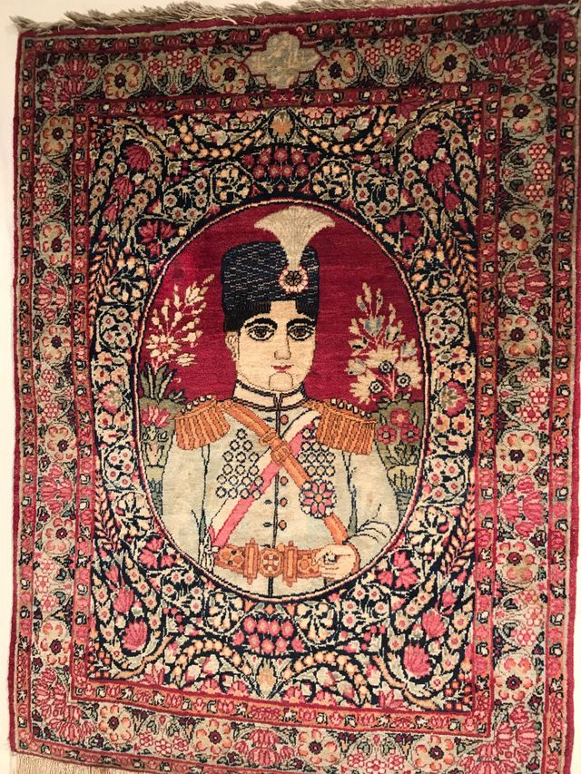 Pictorial Lavar Kerman/Kirman Rug, 87 × 64 cm